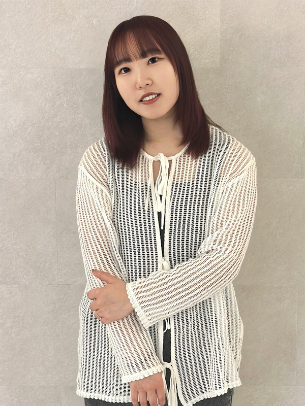 アシスタント女性